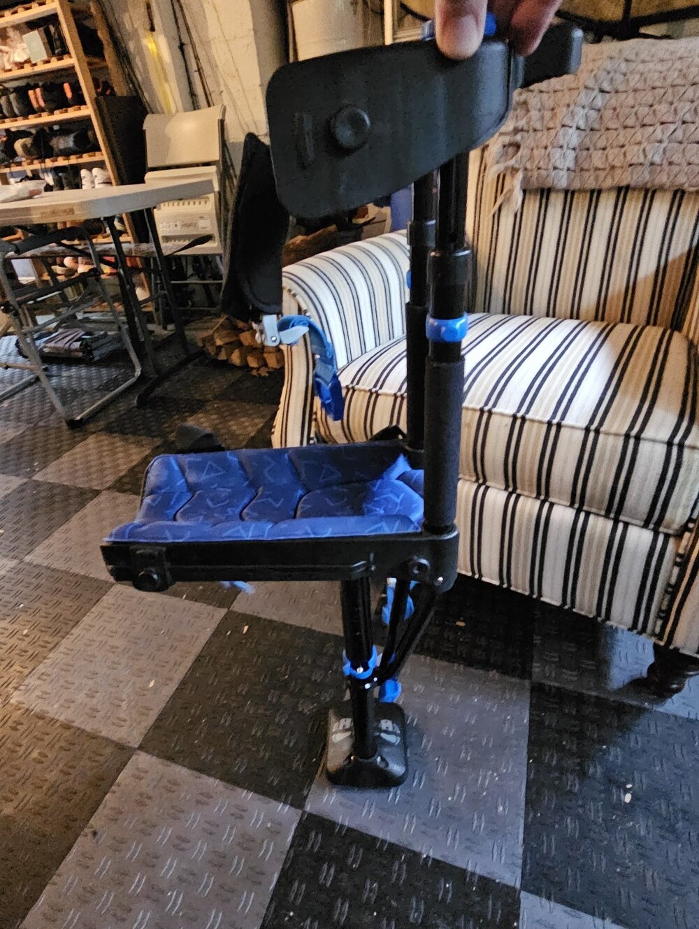 Blue ONEWALK 3 Knee Walker - Picture 3 of 9
